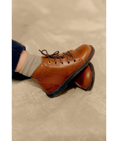 Angulus Lace-up shoe with star-shaped contrast eyelet Cognac