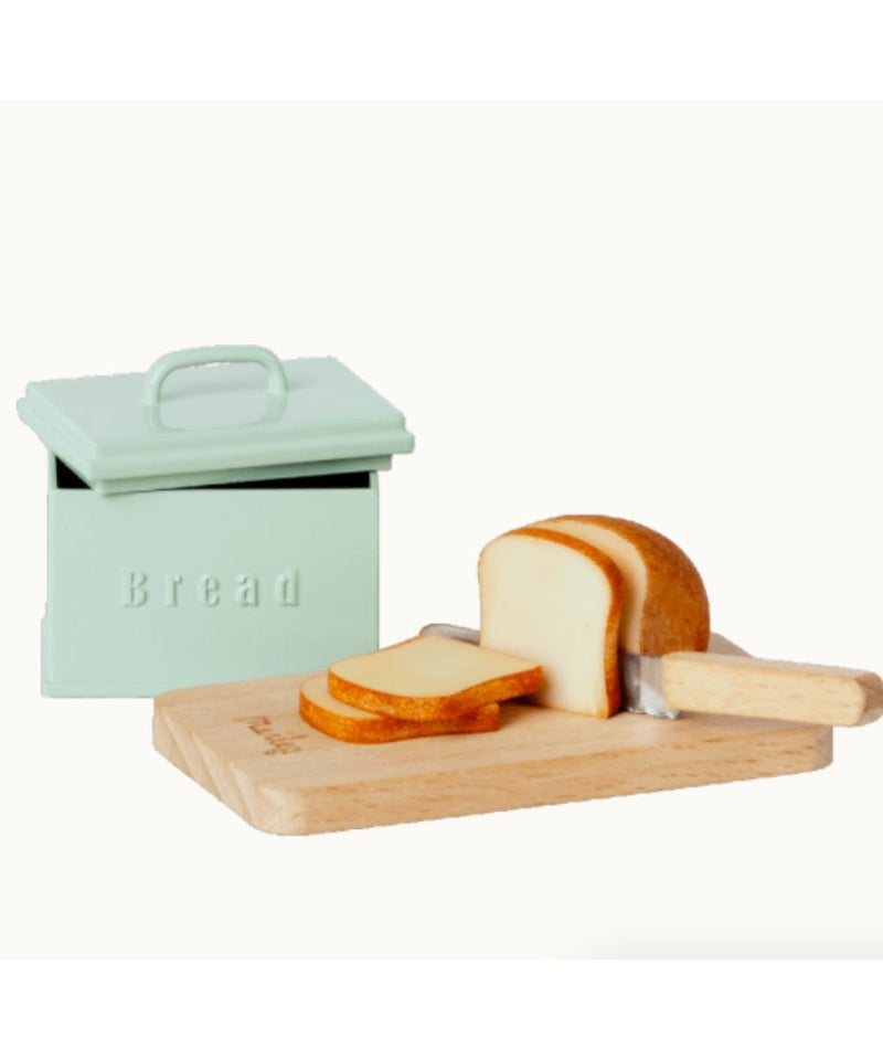 Maileg Miniature Bread Box w. Cutting Board